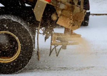Le sel de voirie nuit plus à la vie d'eau douce que prévu, selon une étude