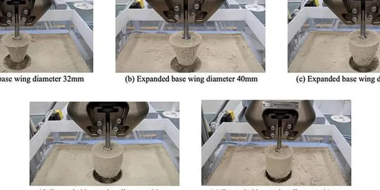 The winged composite pile consists of a steel pipe with expanded base wings, surrounded by steel structural components w