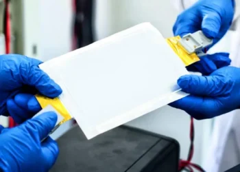 Une batterie lithium à 700 Wh/kg défie les limites énergétiques