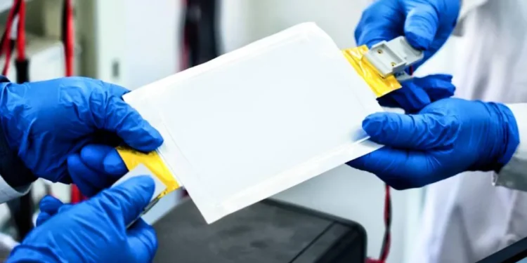 Une batterie lithium à 700 Wh/kg défie les limites énergétiques