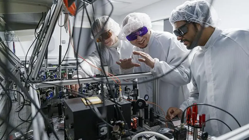 Ann Céline Zimmermann, Tlek Tapani and Ben Johns in the research group Ultrafast Nanoscience at Umeå University.