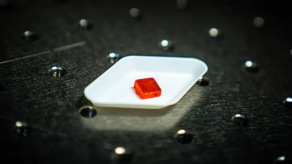 Échantillon de cristal de pérovskite à halogénure de plomb. 