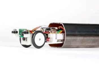Un robot miniature inspecte les entrailles du LHC