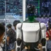 Tesla dévoile Optimus à Shanghai avant son lancement industriel