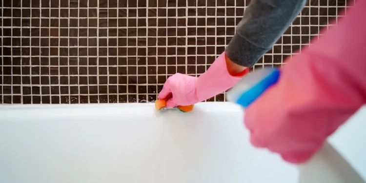 Mélange vinaigre blanc et de la Javel : un danger domestique qui refait surface