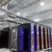 Les opérations d'IA menées à l'aide de grands centres de serveurs, comme celui-ci au Sandia National Laboratory, ou le xAI Colossus à Memphis, ou encore d'autres en cours de construction tels que Stargate de Microsoft et OpenAI, peuvent consommer autant d'énergie qu'une ville de petite ou moyenne taille