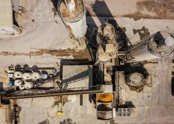 Biochar, argiles activées : ces matériaux qui réduisent l'empreinte carbone du béton