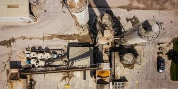 Biochar, argiles activées : ces matériaux qui réduisent l'empreinte carbone du béton