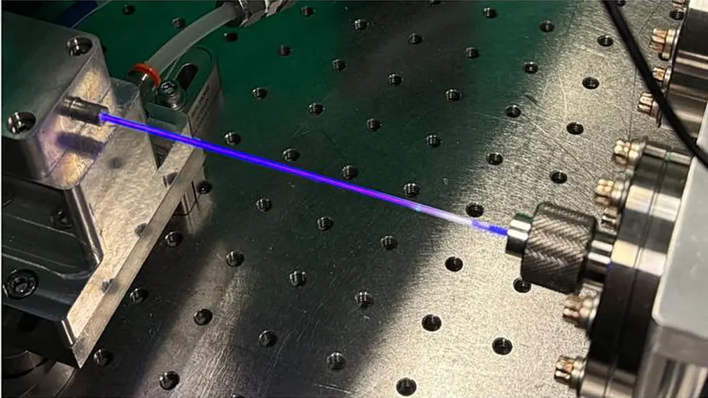Une chambre spécialement conçue pour convertir la lumière visible en lumière ultraviolette sous vide dans un nouveau laser.