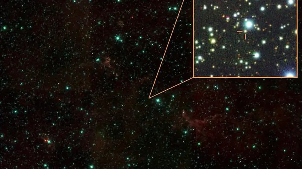 L'étoile Gaia20ehk — visible ici au centre du réticule orange sur l'image en petit format — se trouve à environ 11 000 années-lumière de la Terre, près de la constellation de la Barquette. Les astronomes de l'université de Washington en concluent que le scintillement observé sur cette étoile est probablement dû à une collision entre deux planètes en orbite.
