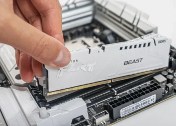 Après des mois de flambée, les prix de la mémoire DDR5 amorcent une baisse bienvenue