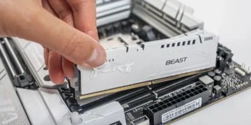 Après des mois de flambée, les prix de la mémoire DDR5 amorcent une baisse bienvenue