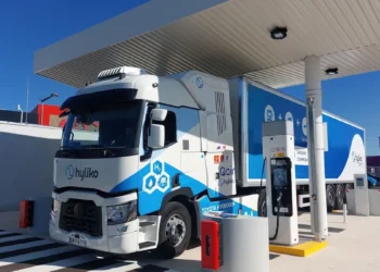 Hydrogène sur autoroute: les premiers kilomètres d'un transport lourd décarboné