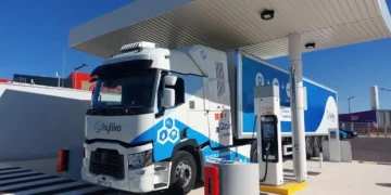 Hydrogène sur autoroute: les premiers kilomètres d'un transport lourd décarboné