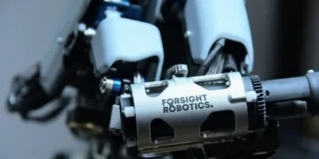 Première chirurgie de la cataracte entièrement robotisée réalisée sur un patient humain