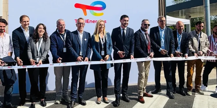 TotalEnergies déploie 10 bornes ultra-rapides à Trappes sur la RN10