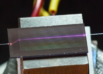 De la lumière ultraviolette sur une puce