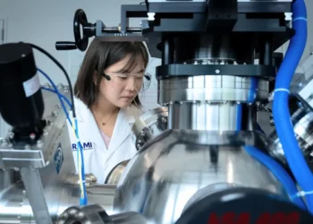 Un multiferroïque à température ambiante pourrait ouvrir la voie à l'informatique à faible consommation d'énergie