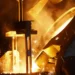 Réorienter les investissements des nouvelles aciéries au charbon avant 2030 coûte moitié moins que la décarbonation ultérieure