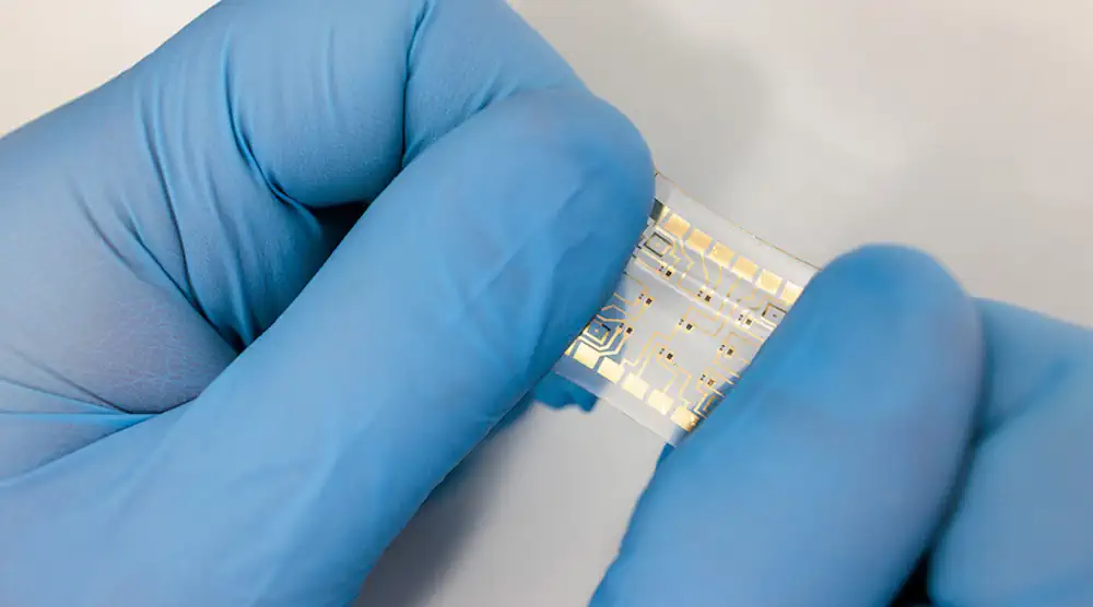 Ce nouveau dispositif, conçu et testé en collaboration avec des chercheurs du Laboratoire national d'Argonne, a pu voir le jour grâce à la mise au point de procédés de fabrication permettant d'imprimer des transistors électrochimiques organiques sur des surfaces souples. (Photo : John Zich)