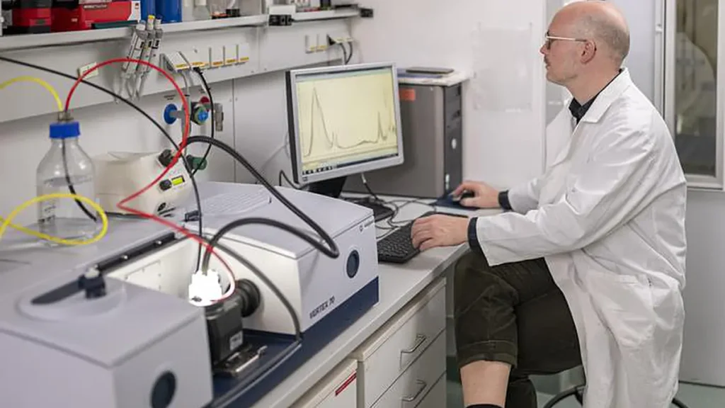 Computer-based analysis of infrared absorption.