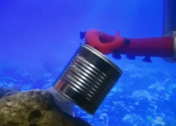 Un bras robotique inspiré de la pieuvre opère seul sous l'eau