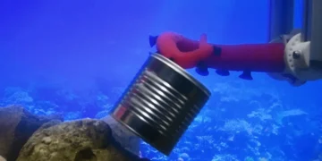 Un bras robotique inspiré de la pieuvre opère seul sous l'eau