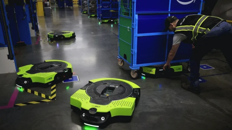 Amazon dévoile un robot d'entrepôt qui obéit au langage courant