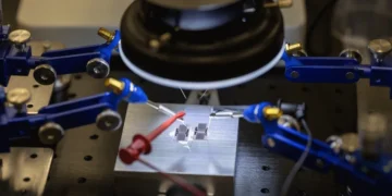 Un atome acoustique sur puce imite le comportement des électrons