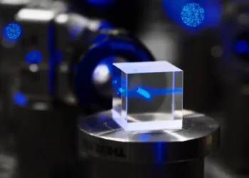 Des atomes ultrafroids percent le mur du bruit pour traquer la matière noire
