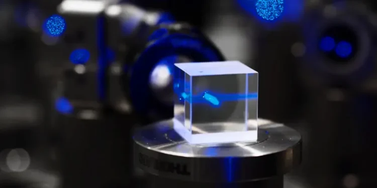 Des atomes ultrafroids percent le mur du bruit pour traquer la matière noire