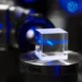 Des atomes ultrafroids percent le mur du bruit pour traquer la matière noire