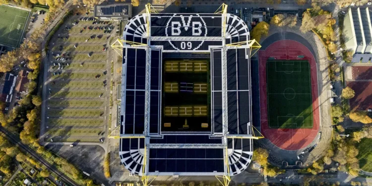 Le Signal Iduna Park coiffé du plus grand toit solaire au monde