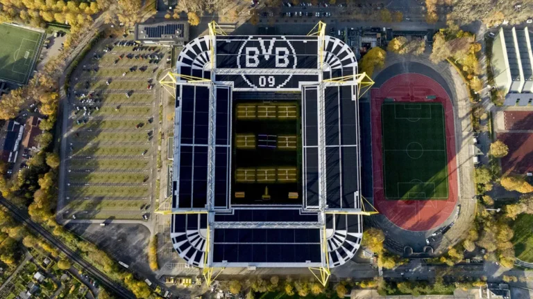 Le Signal Iduna Park coiffé du plus grand toit solaire au monde
