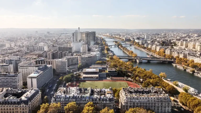 Seulement 38 % de la population mondiale vivra dans les grandes villes d'ici 2100, une étude défie les prévisions actuelles
