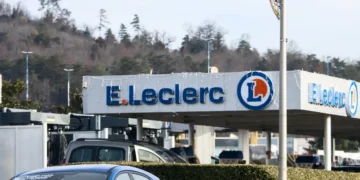 Carburant à prix coûtant chez Leclerc et Intermarché : l’offensive des supermarchés pour alléger le budget des vacanciers