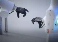 ABB Robotics et PSYONIC unissent main bionique et cobot pour l'industrie
