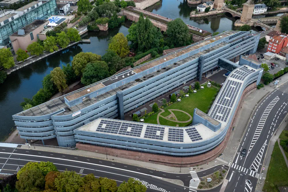 Une installation de 328 panneaux photovoltaïques vouée à renforcer l’autonomie énergétique de la Collectivité européenne d’Alsace (CeA) qui a réalisé rien qu’en 2025, une économie de 24 000 € sur sa facture d'électricité.