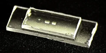 Dans cette puce informatique, la mémoire vibre