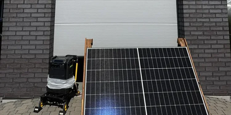 IA qui apprend des nuages : quand un système prévoit la production d'énergie solaire