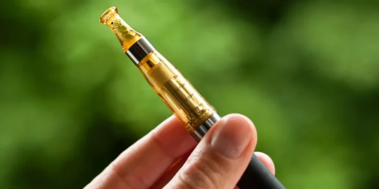 Cigarette électronique en été : les règles d'or pour vapoter sans risque