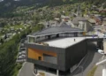 À Châtel, une toiture solaire en losange alimente le nouveau centre culturel