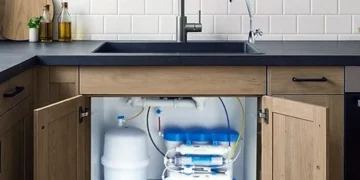 Comparatif des filtres sous évier : quelle solution choisir pour améliorer la qualité de l'eau du robinet ?
