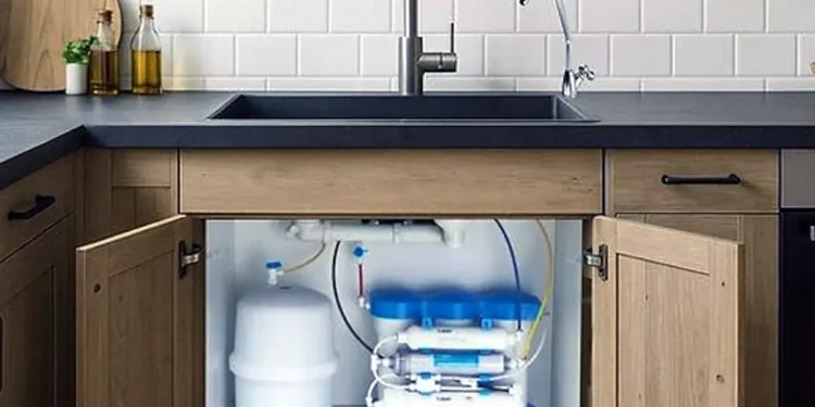 Comparatif des filtres sous évier : quelle solution choisir pour améliorer la qualité de l'eau du robinet ?