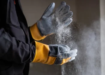 Poussières industrielles : un risque invisible au cœur des ateliers