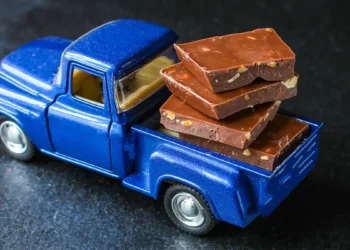 Fond dans la bouche, mais pas dans la voiture : la quête scientifique pour créer un chocolat résistant à la chaleur