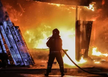 Incendies : développer un « drone‑avion » pour détecter les gaz toxiques dans les panaches de fumée