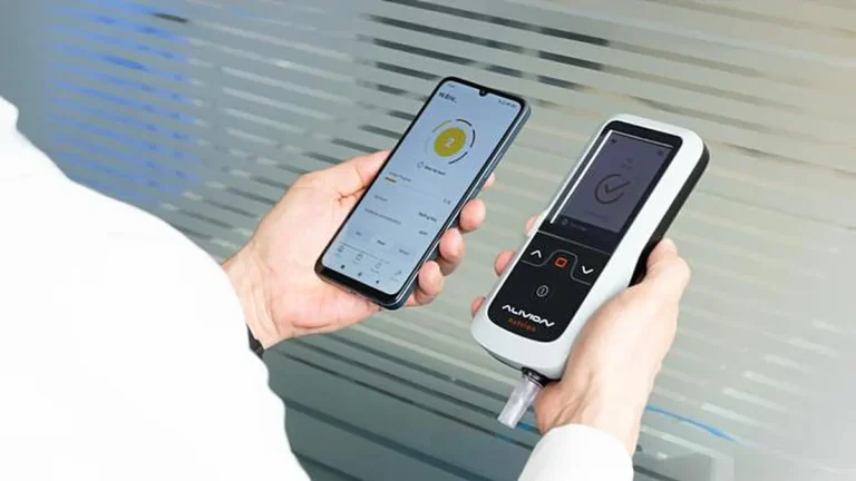 L'haleine plutôt que le sang : un appareil mesure la combustion des graisses dans l'air expiré