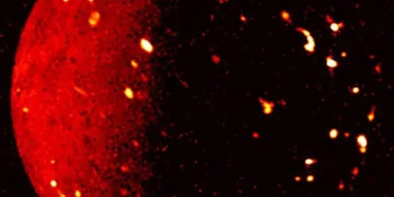 La sonde Juno de la NASA mesure la température sous la surface de la lune volcanique de Jupitero mission, led by Southwest Research Institute’s Dr. Scott Bolton, captured this infrared view of Jupiter’s vo