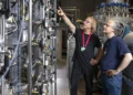 PSI researchers Bernhard Lauss (left) and Geza Zsigmond examined around 25 billion neutrons at PSI’s ultracold neutron s